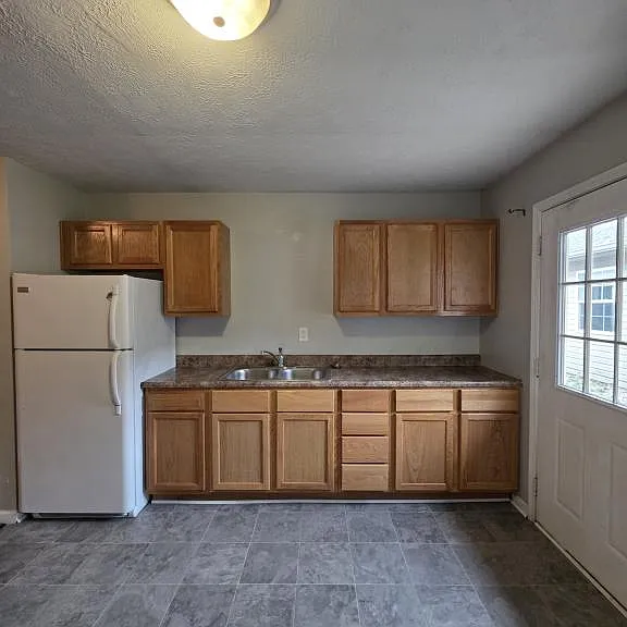 2522 N Armstrong St — Photo 2