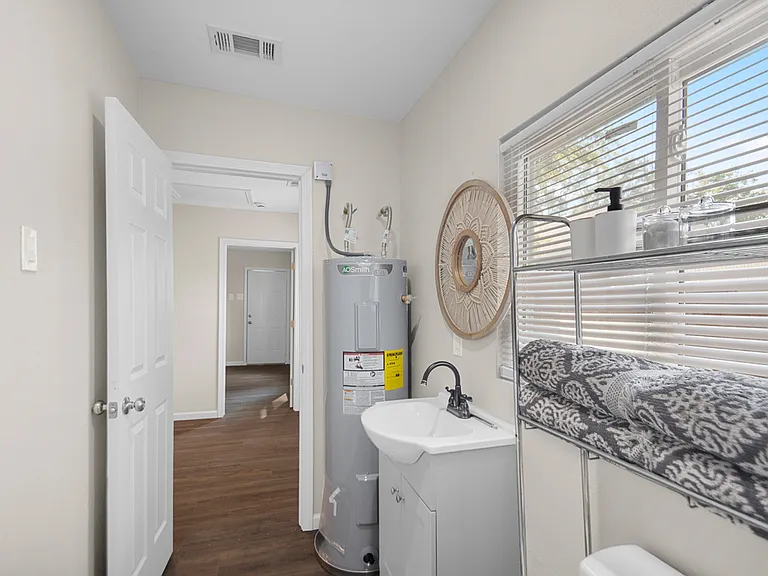 405 Maple St #B — Photo 9
