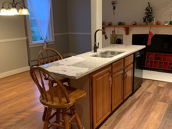 5th image of 192 N Main St #192