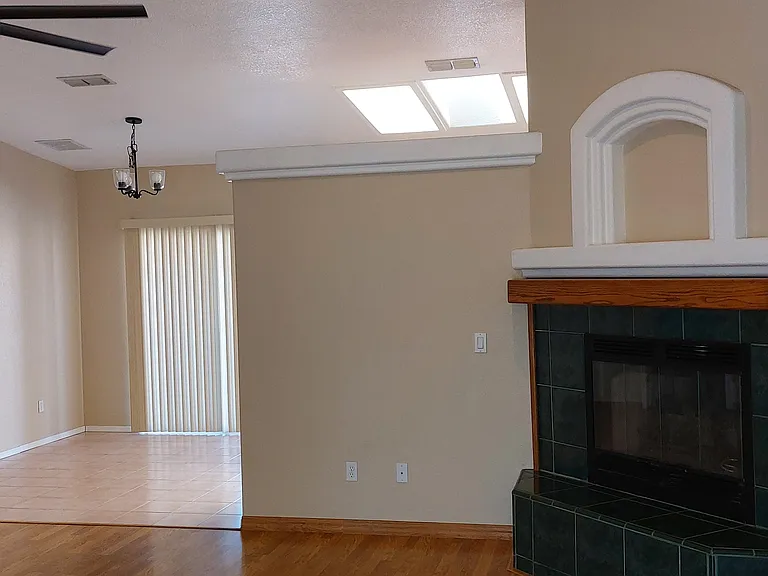 3135 Daytona Ave — Photo 3