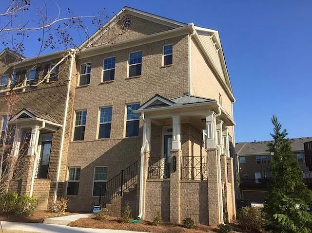 631 Greencrest Ln — Photo 1