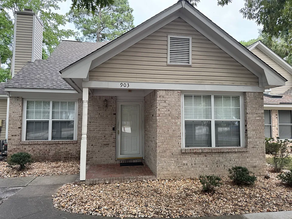 903 Shoreline Point