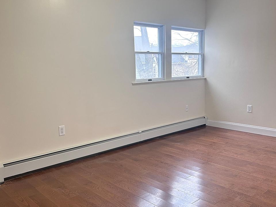 2nd image of 14934 Hollywood Ave
