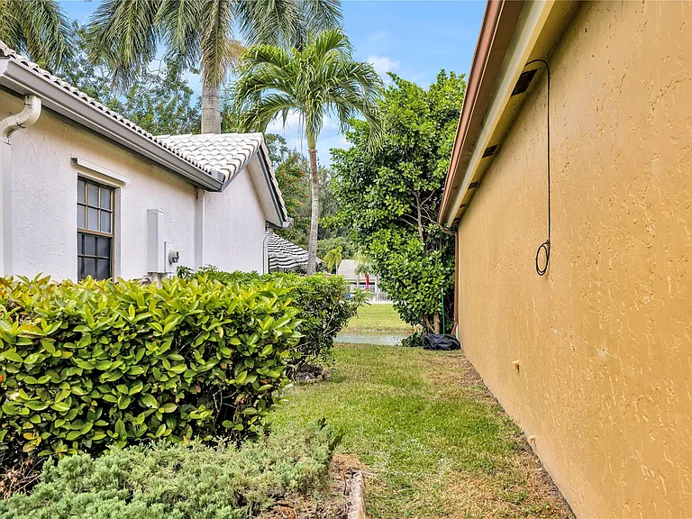 5568 American Cir — Photo 46
