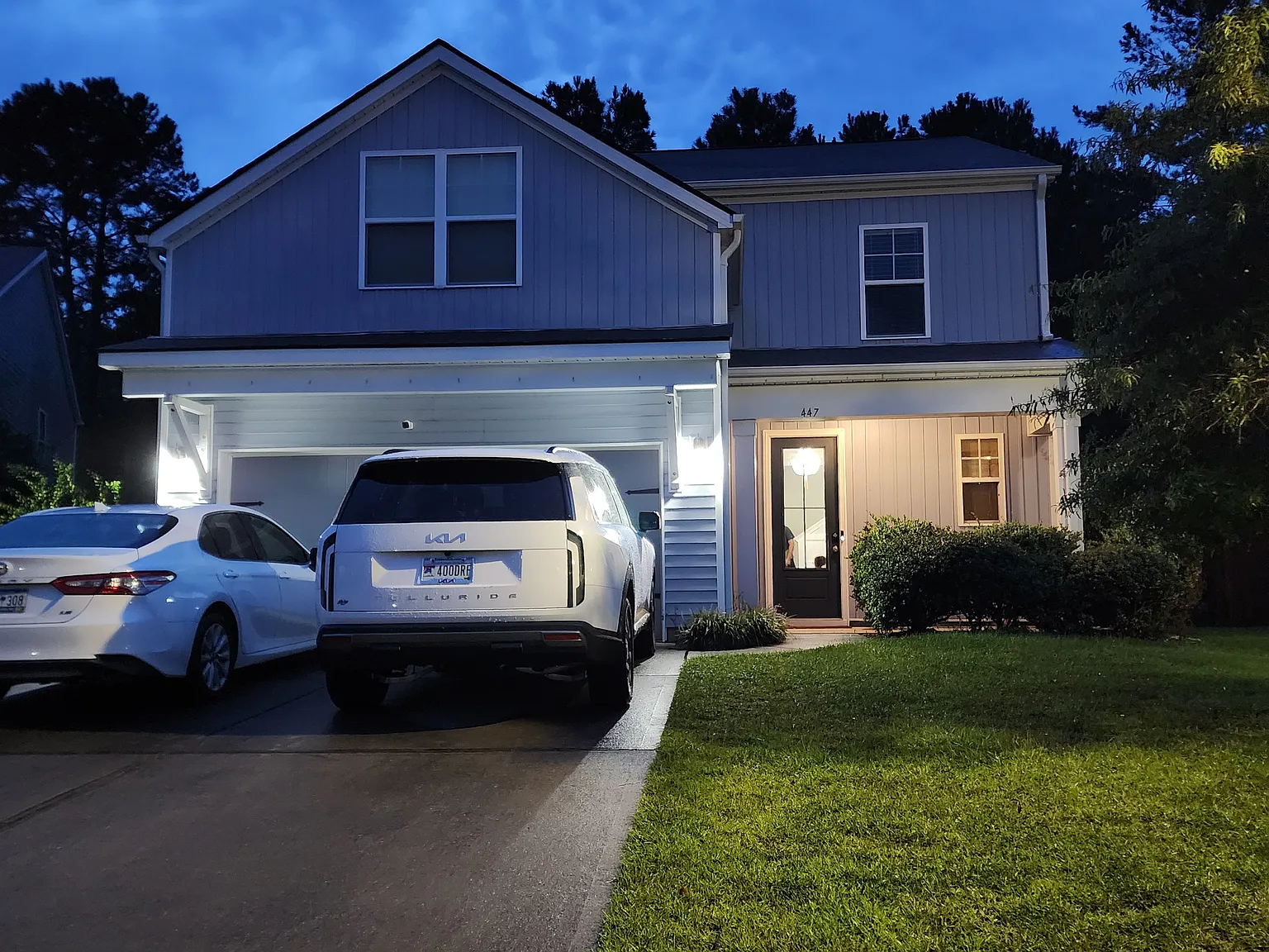 3 bed, 2.5 bath, 2172 sqft, $2,460 — Photo 2