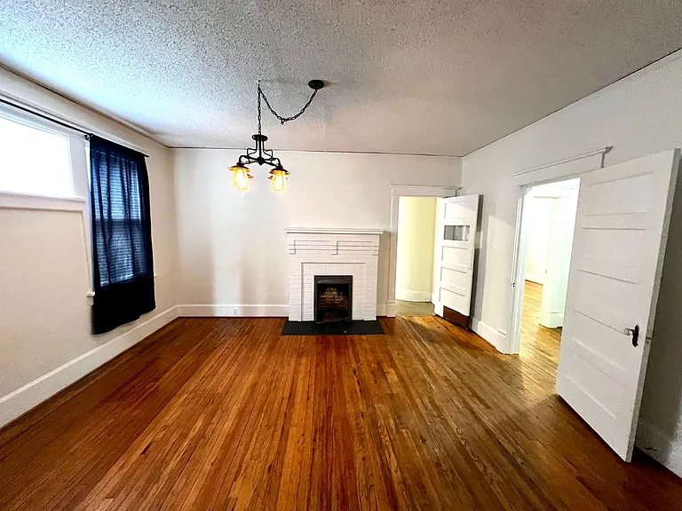 901 Center St — Photo 9