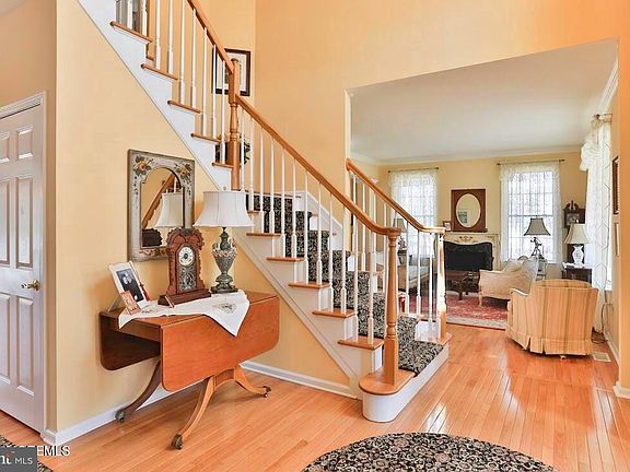 2nd image of 33 Cypress Ln