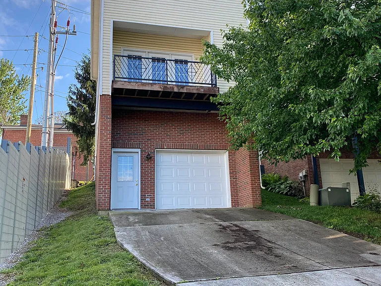 733 W High St — Photo 18