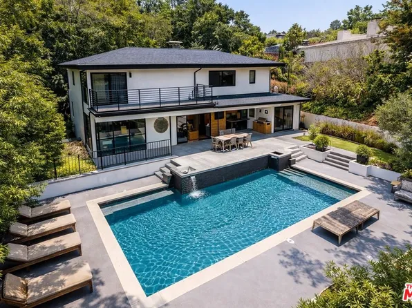 11428 Dona Lola Dr, Studio City, CA 91604