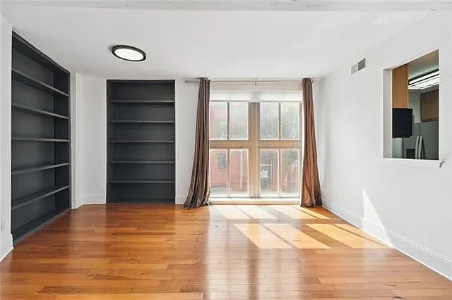 333 Julia St #204 — Photo 4