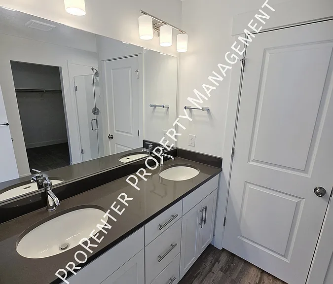 3111 S Edgewater Cv — Photo 17