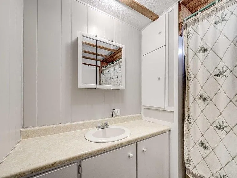 351 Palm Dr — Photo 6