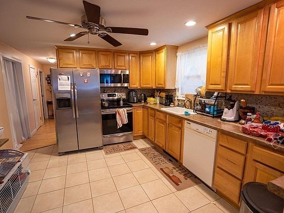2nd image of 70 Rosemont St