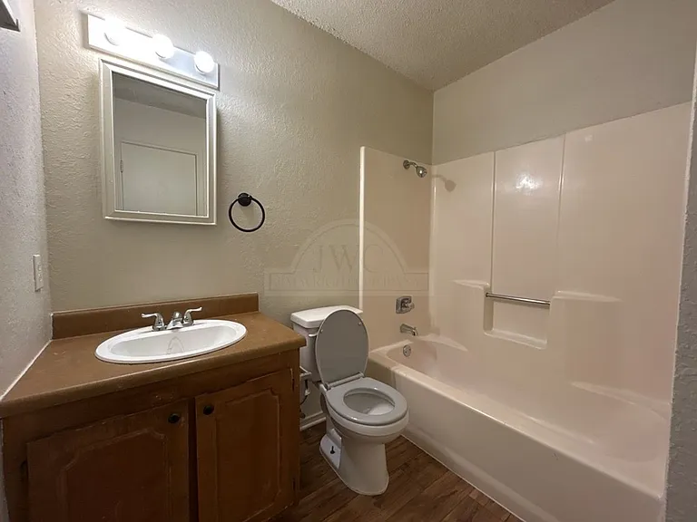 2108 Carousel Dr — Photo 8