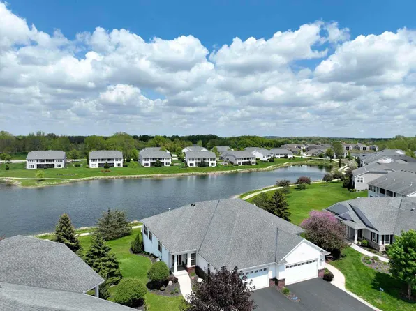 N52W35336 Lighthouse LANE #71-1, Oconomowoc, WI 53066