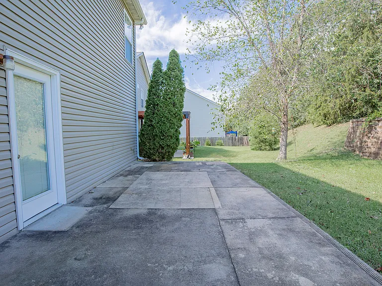 156 Ivy Hill Ln — Photo 18