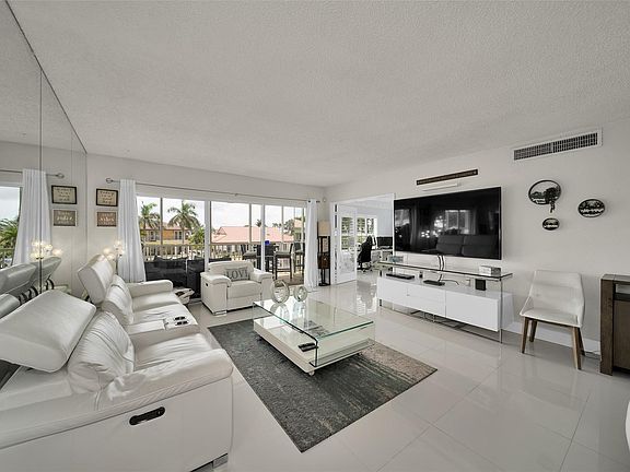 4th image of 3050 NE 48th Court #201