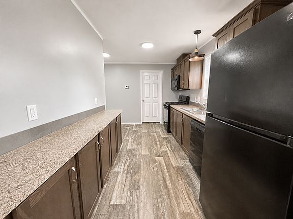 4th image of 71400 Van Dyke Rd #114