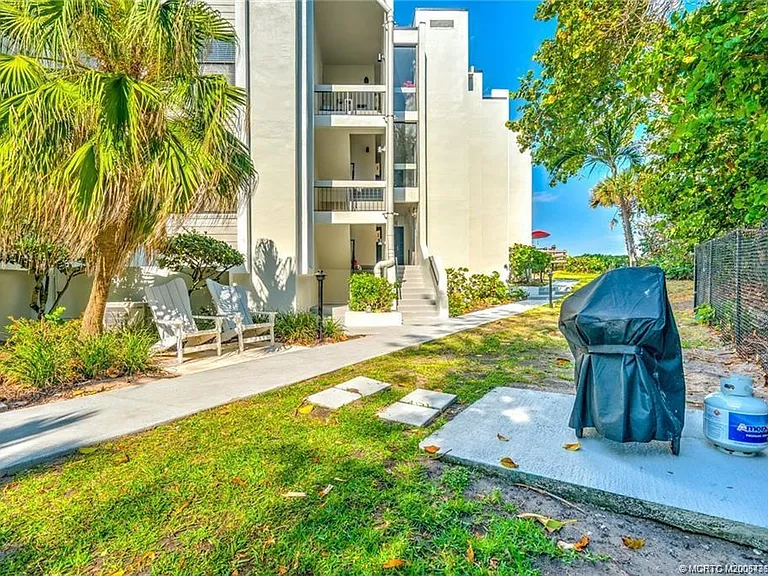 1289 NE Ocean Blvd #6 — Photo 44