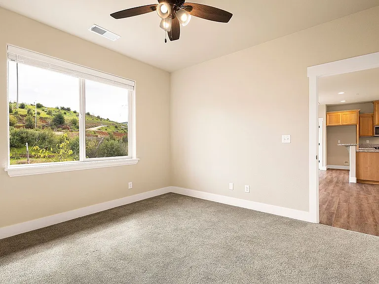 580 Valstream Dr — Photo 8