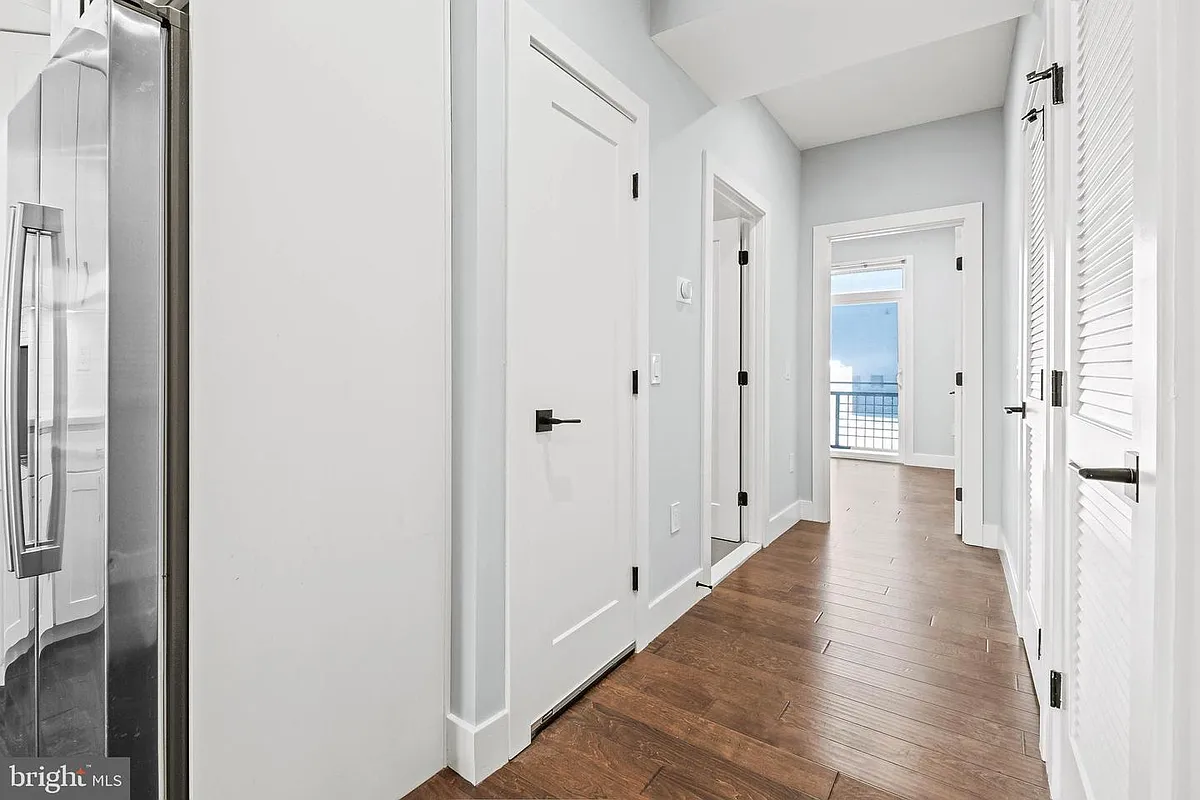 Building Photo - 1101 Fern St NW #301