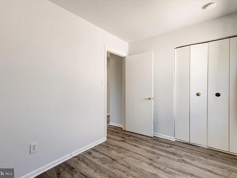 6th Pl NE — Photo 17