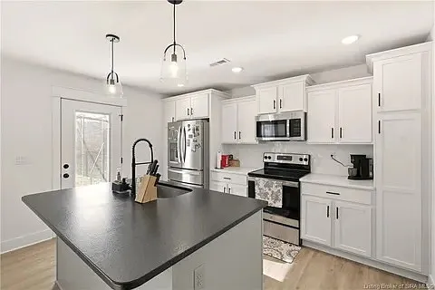 610 Lonely St — Photo 18