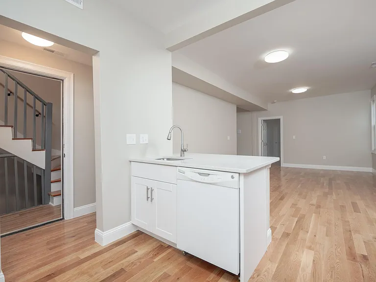 45 Crawford St #1 — Photo 3