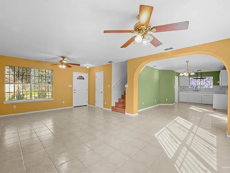 209 San Ignacio Ave — Photo 2