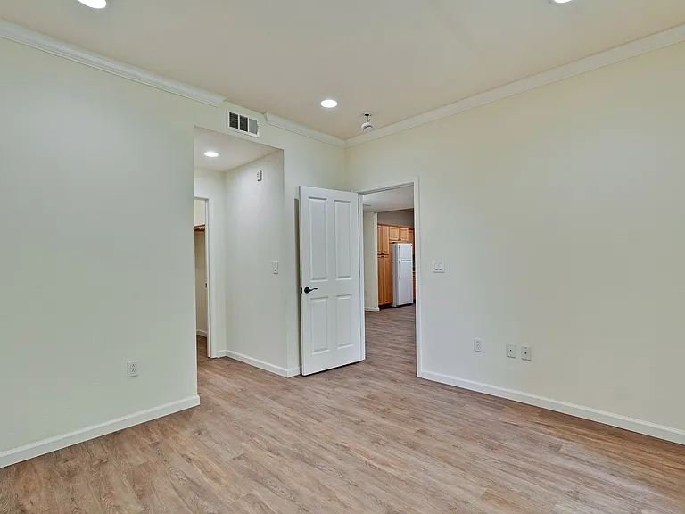 Encinal Place Apartments — Photo 15