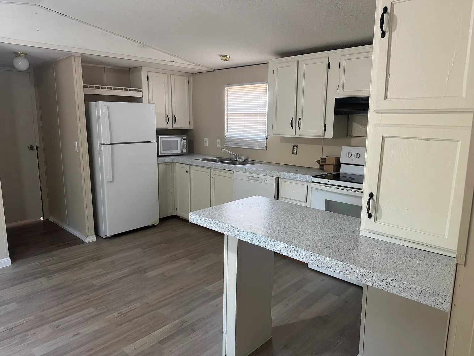 3 bed, 1216 sqft, $1,050 — Photo 3