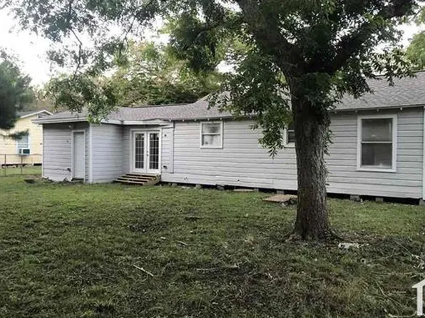 131 Frontier Ln, Freeport, TX 77541