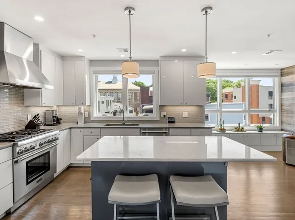 62 Cameron St #62, Brookline, MA 02445
