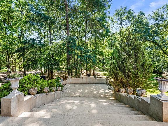 3rd image of 27789 Armadillo Rd
