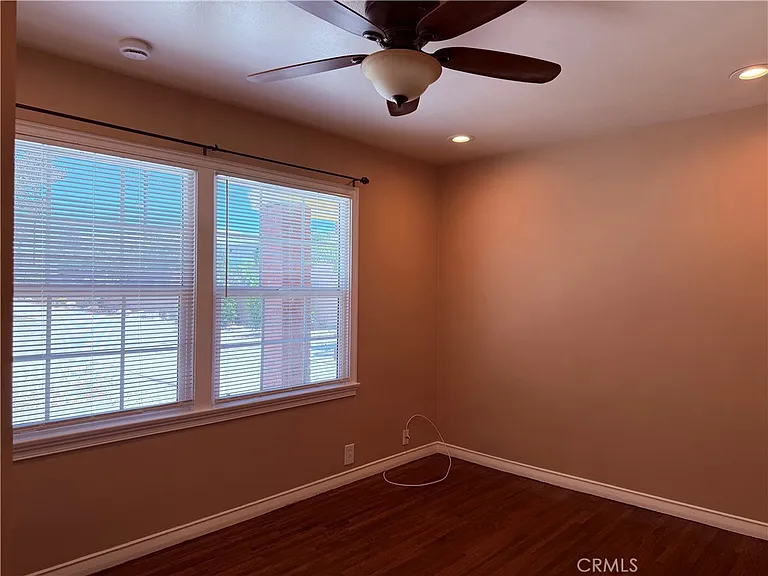 1447 S Valley Center Ave — Photo 16