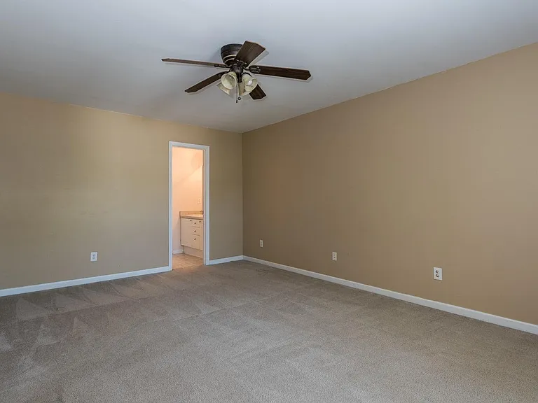 104 Hutson Ln — Photo 20