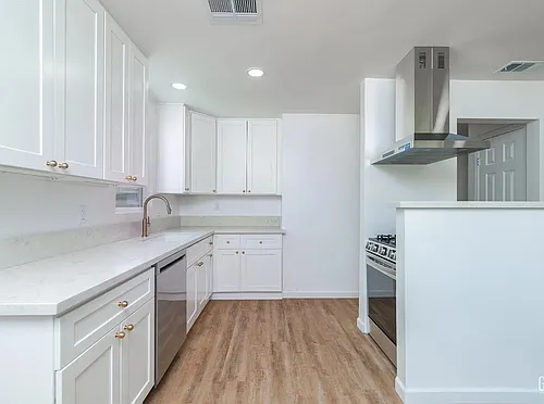 2907 Truxtun Ave Photo 1