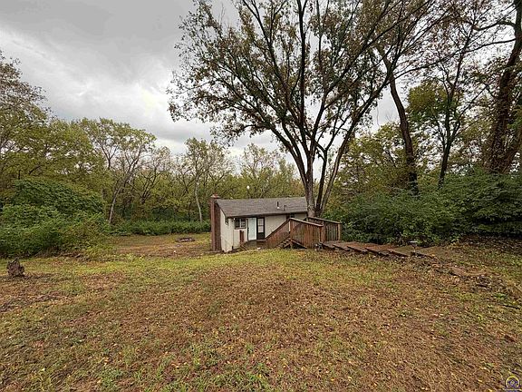 3rd image of 7435 Lakeview Rd