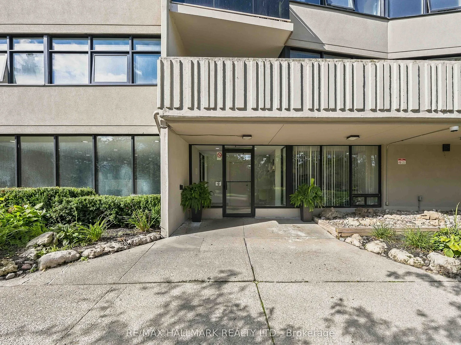 3 bed, $2,500 — Photo 2