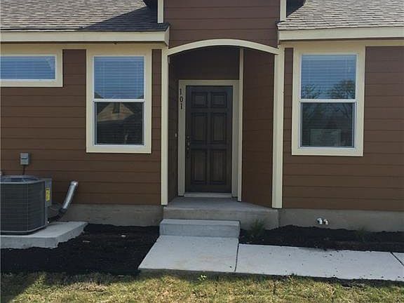 3rd image of 711 Rolling Oak Dr Unit 101