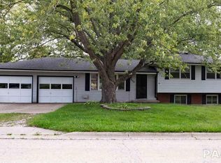 400 Elmhurst Dr, Washington, IL 61571