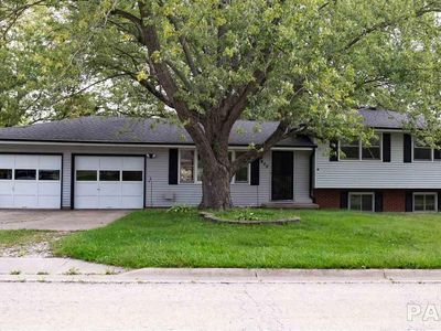 400 Elmhurst Dr, Washington, IL, 61571