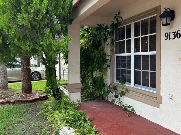 9136 NW 192nd Ter, Hialeah, FL 33018