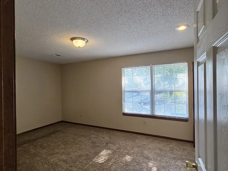 6833 N Mokane Ave — Photo 9