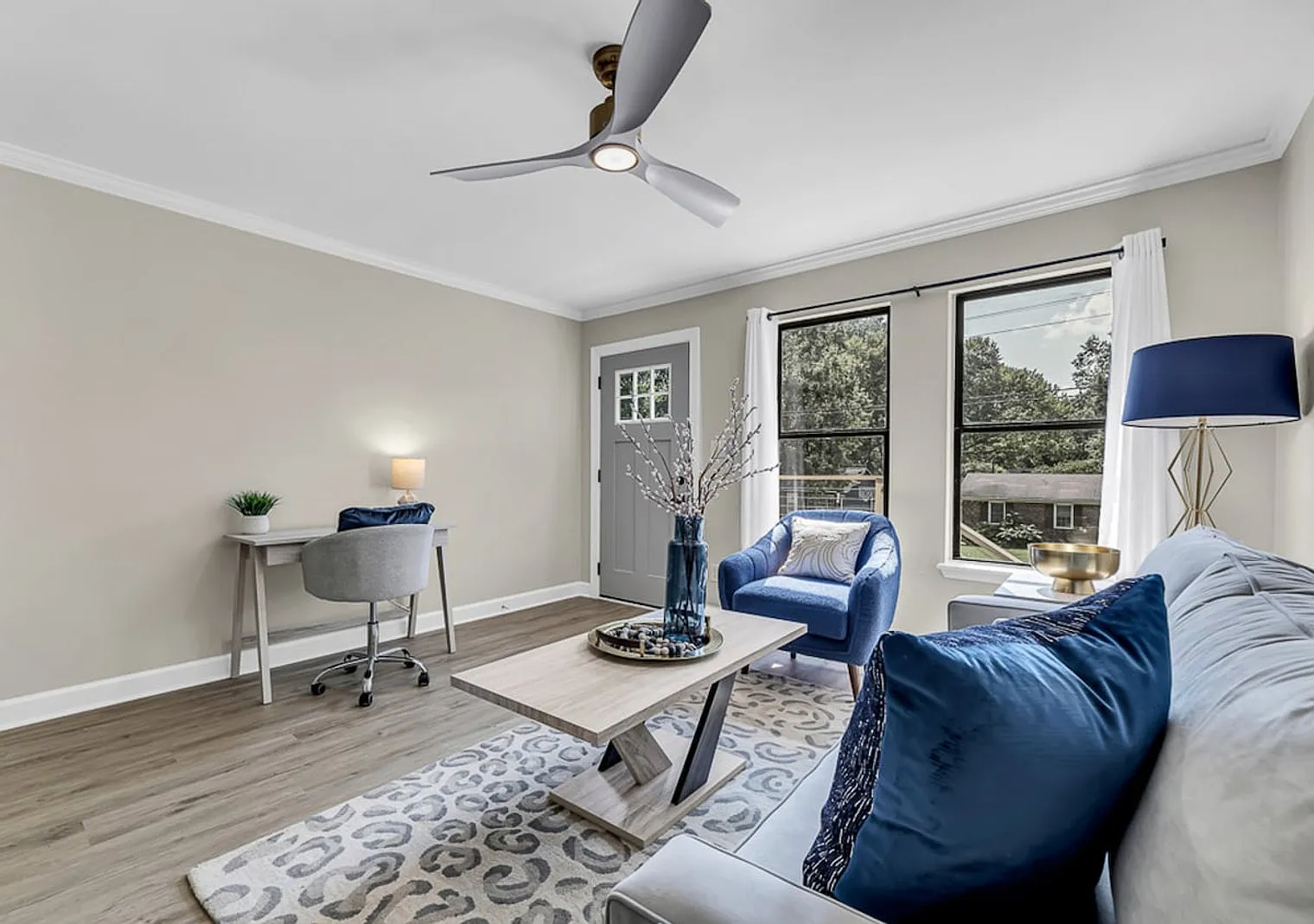 2 bed, 1.0 bath, $4,156 — Photo 2