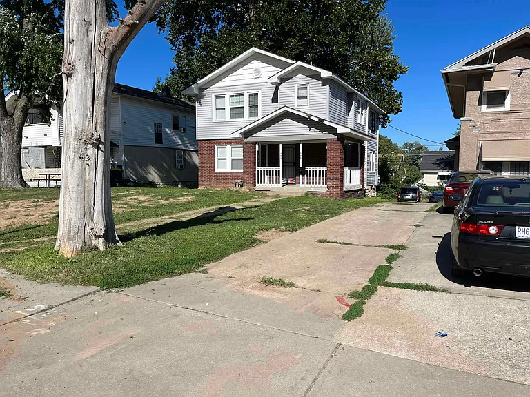 325 Van Brunt Blvd — Photo 1