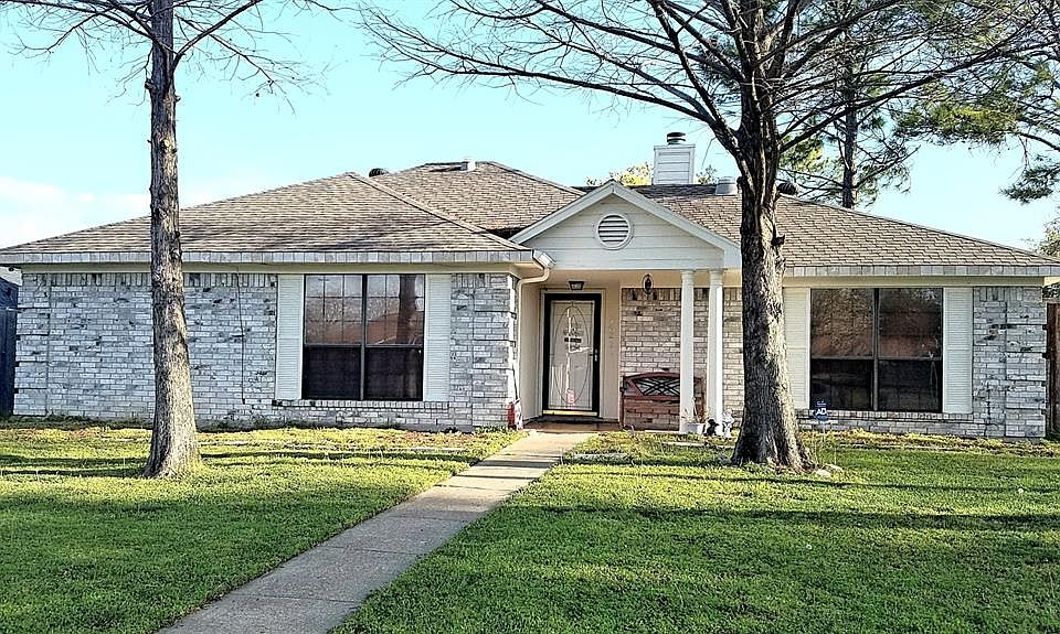 1st image of 2421 University Dr
