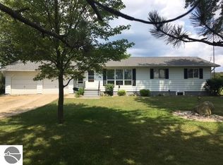 5748 W Brooks Rd, Shepherd, MI 48883