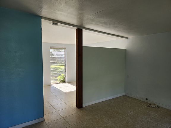 5th image of 75 Sylvania Ave