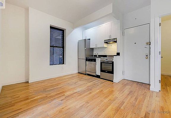 2nd image of 220 E 85th St APT 2R